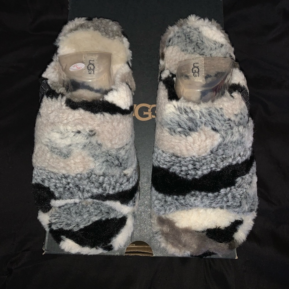 UGG slides men